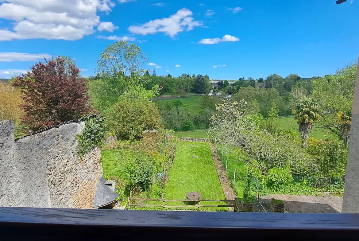 Appartement spacieux de 122 m² avec garage, jardin et terrasse à Oloron Sainte Marie 