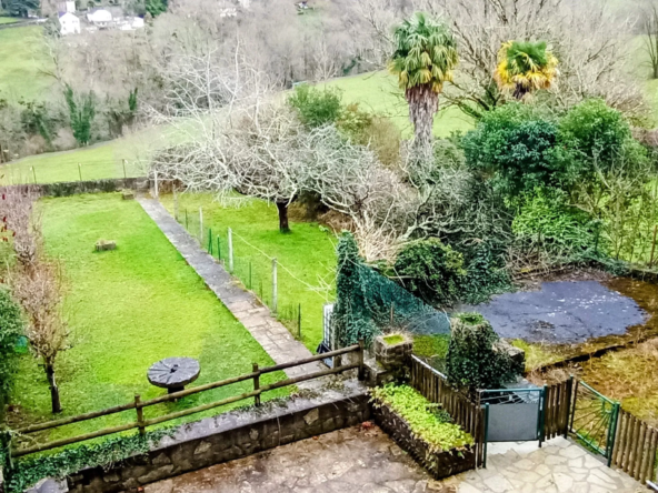 Appartement spacieux de 122 m² avec garage, jardin et terrasse à Oloron Sainte Marie