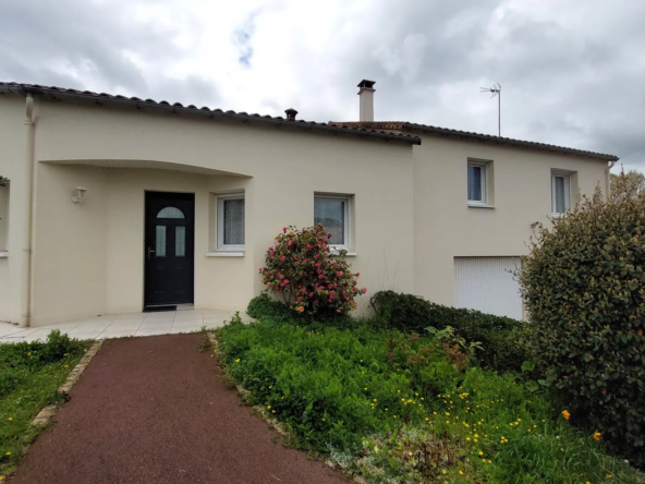 A vendre villa de 130 m² à Echiré avec jardin clos et garage