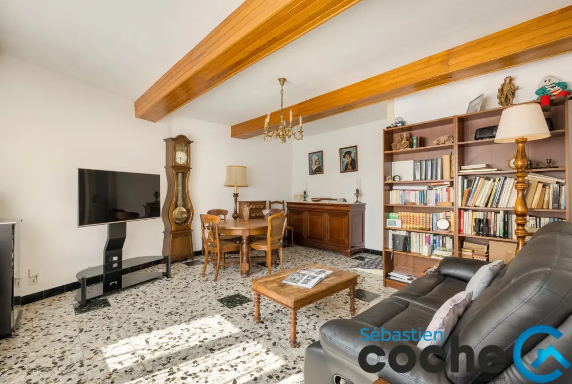 Appartement duplex indépendant avec extérieur et stationnement à Saint-Bonnet-de-Mure 