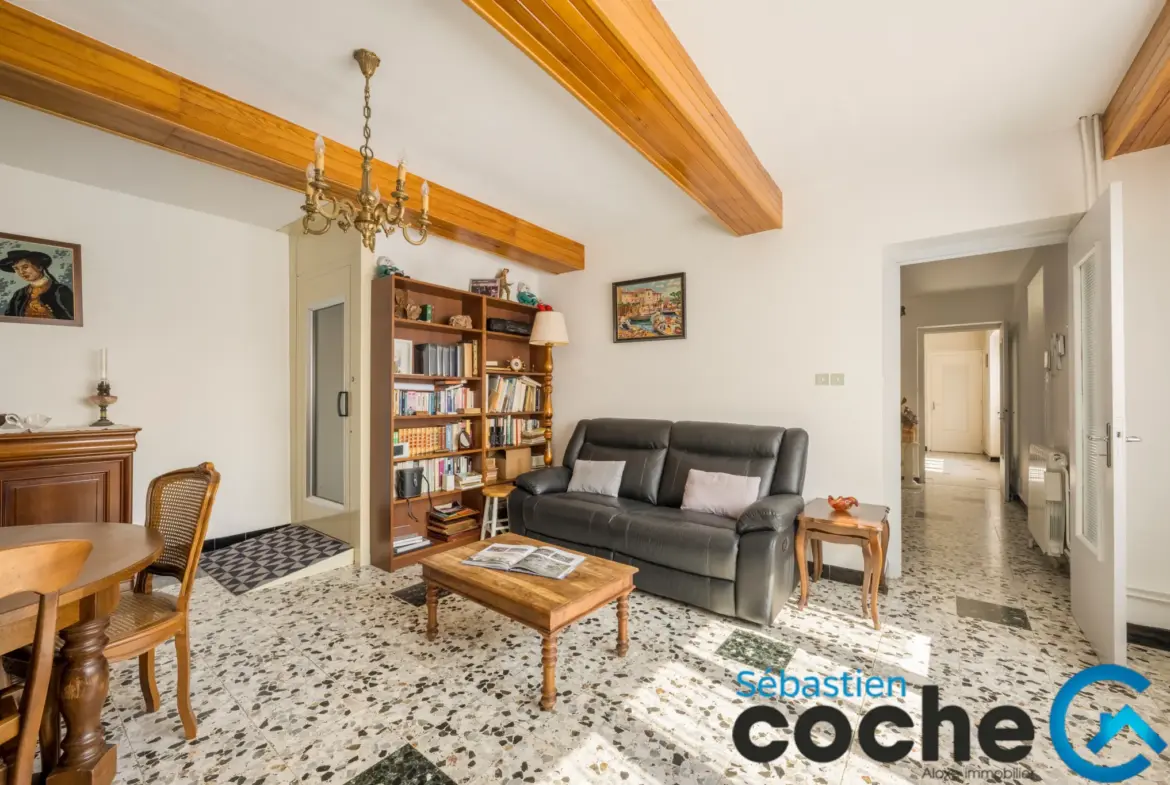 Appartement duplex indépendant avec extérieur et stationnement à Saint-Bonnet-de-Mure 