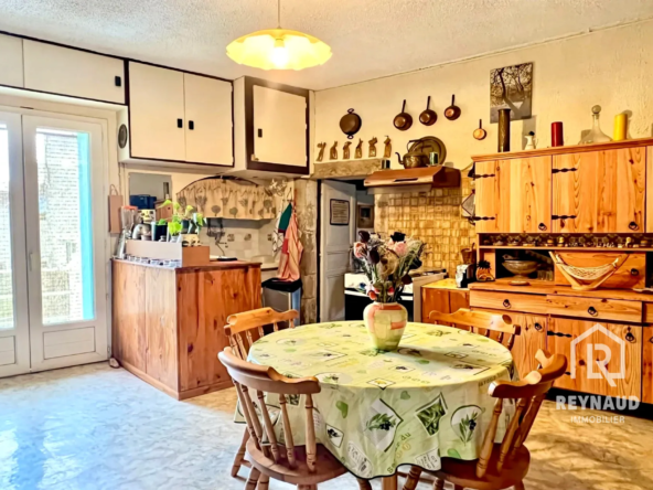 Belle maison de village en nue-propriété avec terrasse à Saint-Privat