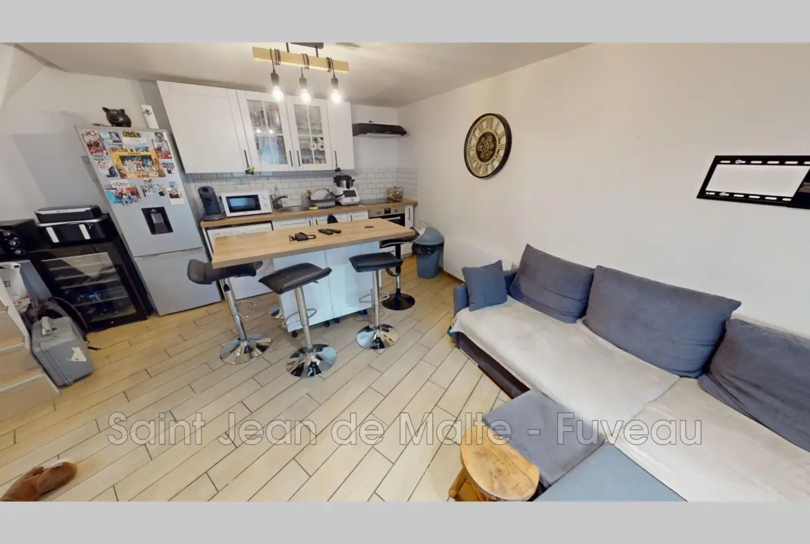 Maison de village à vendre à Pourcieux, 51 m², 2 chambres, cadre authentique 