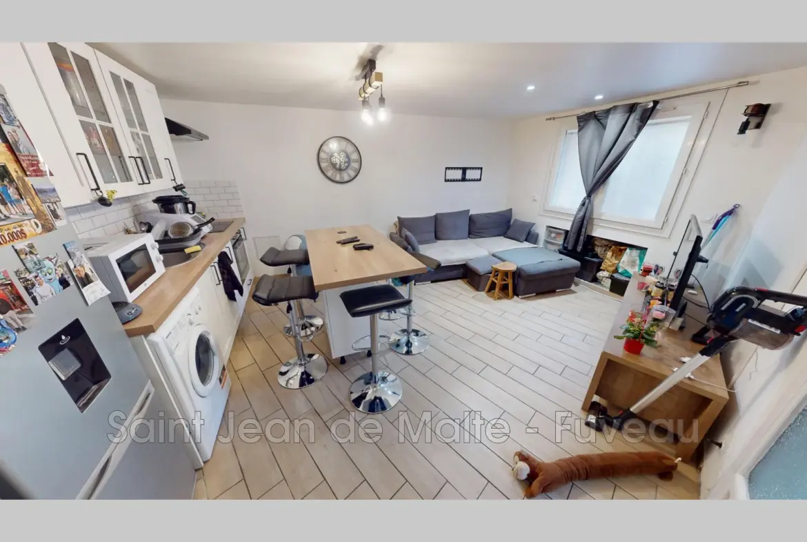 Maison de village à vendre à Pourcieux, 51 m², 2 chambres, cadre authentique 