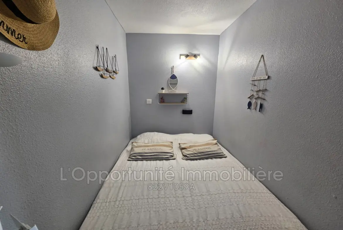 Studio climatisé à Cap Estérel, vue mer, résidence avec piscine et services 