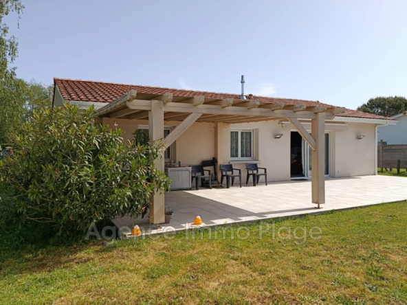 Maison récente de 82 m² avec grand terrain proche du centre et de l'océan