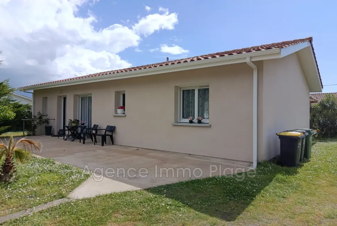 Maison récente de 82 m² avec grand terrain proche du centre et de l'océan 