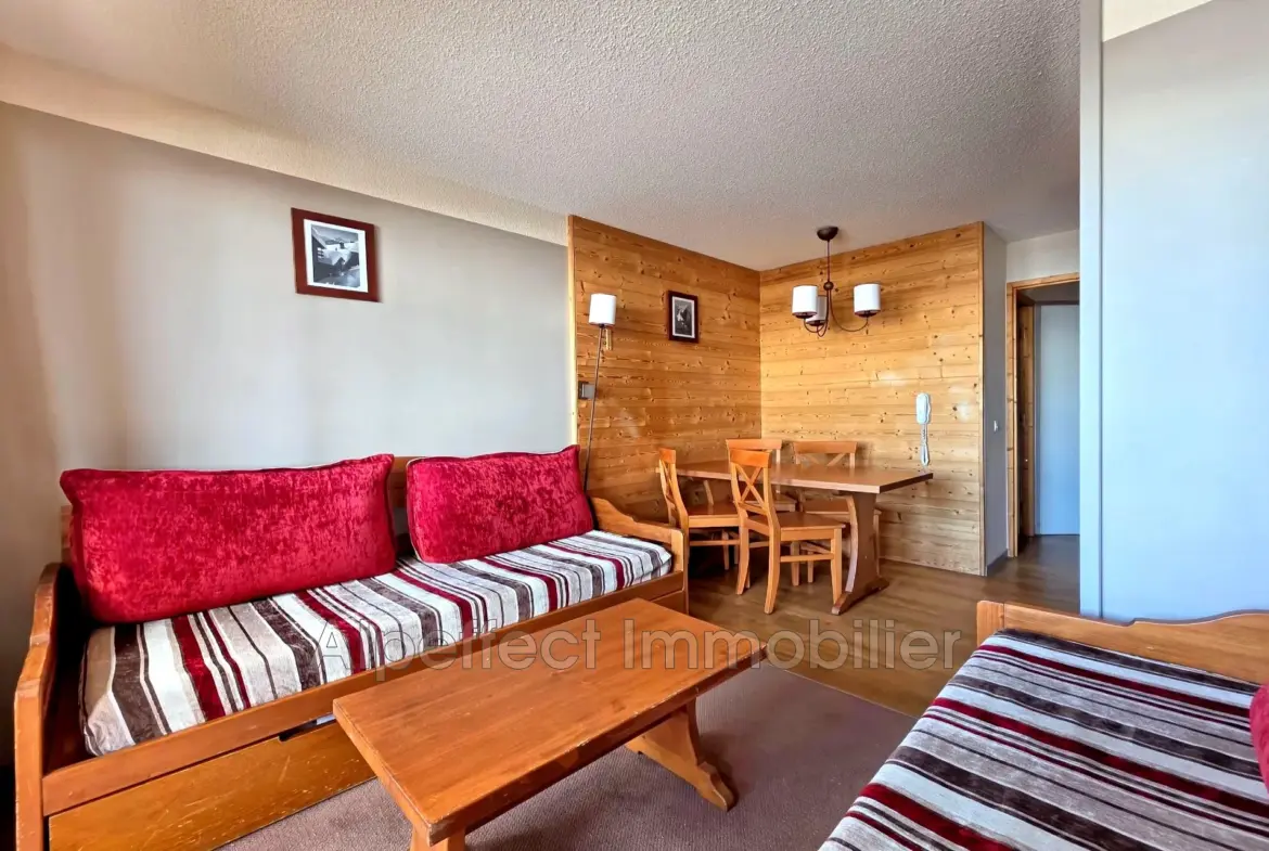 Studio à vendre à Belle Plagne avec vue montagne et accès skis aux pieds 