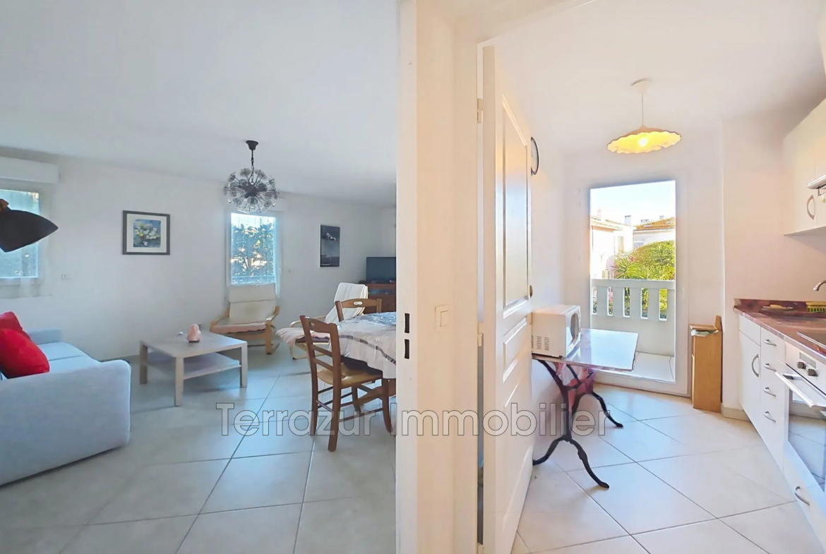 Achat appartement 3 pièces lumineux à Golfe-Juan avec terrasse et garage 