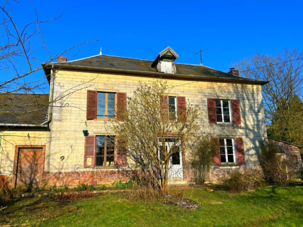 A vendre maison ancienne à rénover avec dépendances sur un terrain de 1800 m² à Formerie