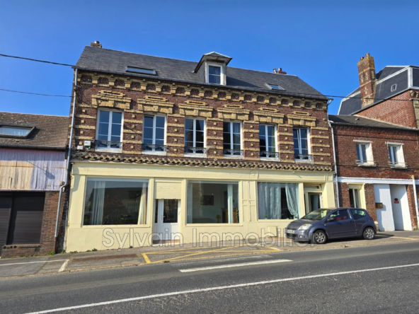 Maison mitoyenne à Ferrières-en-Bray avec fort potentiel et grandes possibilités d'aménagement