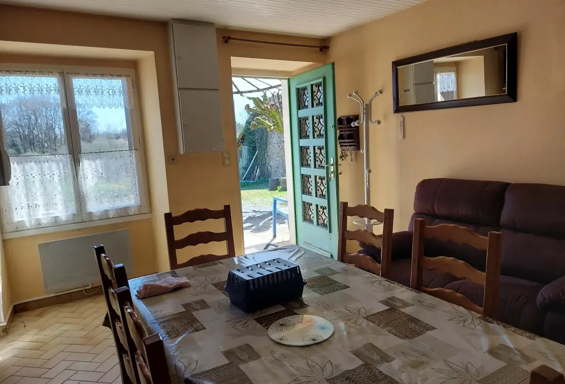 Maison en pierre plain-pied à Mialet avec grand terrain et cadre paisible 