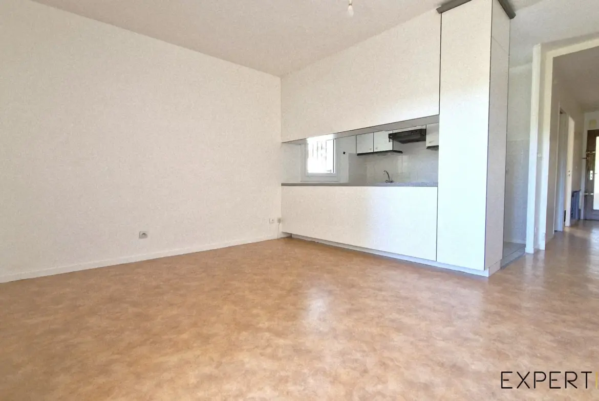 Appartement T2 en centre-ville de Marcoussis avec balcon et parking 