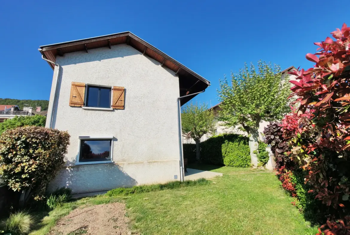 Belle maison de 91 m² avec 3 chambres, double garage et terrain à La Murette 