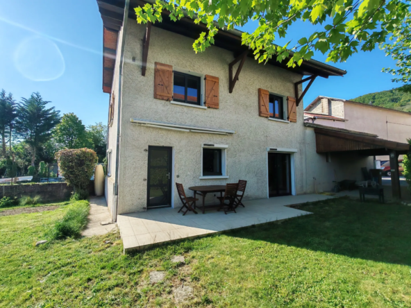 Belle maison de 91 m² avec 3 chambres, double garage et terrain à La Murette