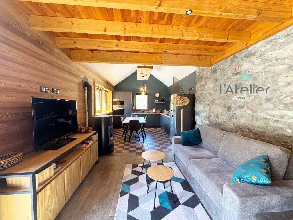 Charmante maison avec vue montagne à Sailhan, terrasse et jacuzzi 
