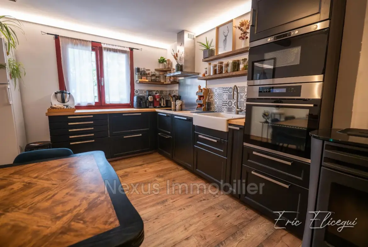 Studio rénové avec grande chambre et garage spacieux à Bourg-Saint-Maurice 