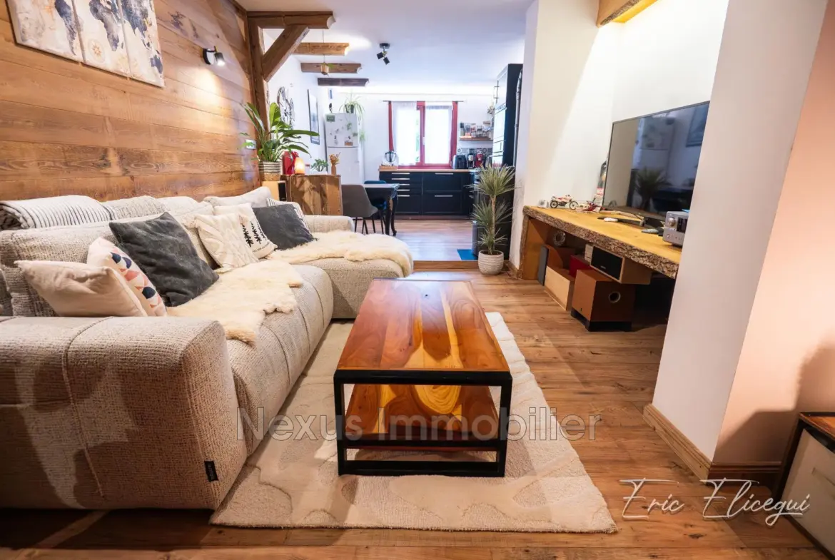 Studio rénové avec grande chambre et garage spacieux à Bourg-Saint-Maurice 