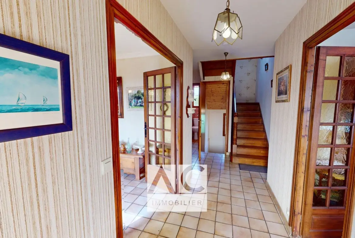 Charmante maison 122 m² avec 4 chambres et grand jardin en Bretagne, Plounévez-Quintin 