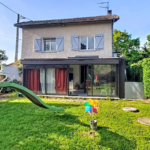 Maison familiale avec piscine à Noalhat – 1593 m² de terrain, 5 chambres
