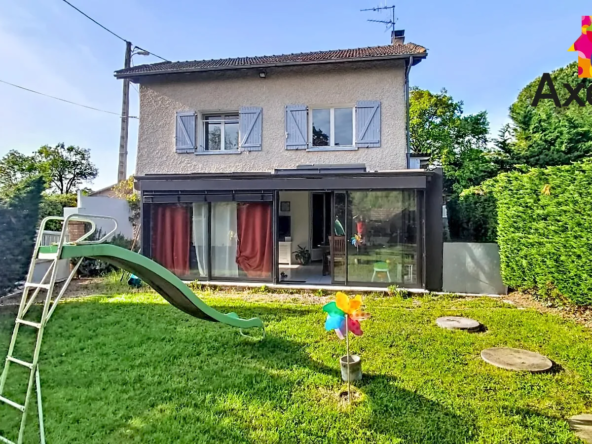 Maison familiale avec piscine à Noalhat – 1593 m² de terrain, 5 chambres