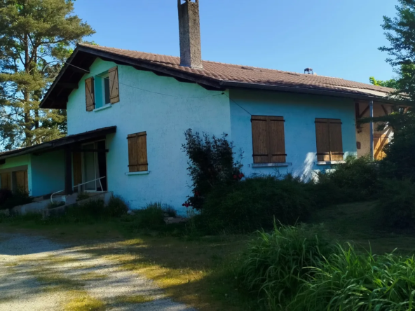 Villa de 139 m² avec piscine et grand jardin à Cormoz