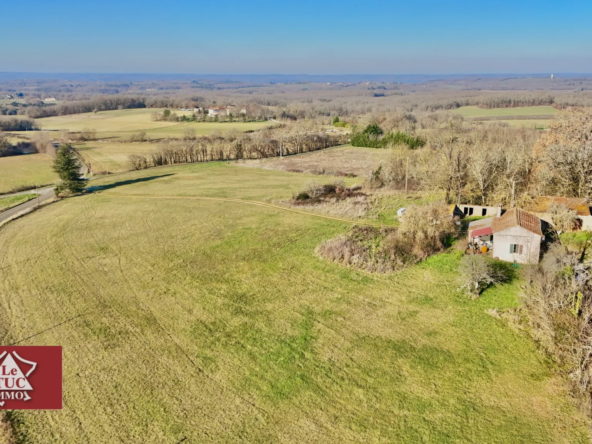 Maison en pierre avec grande dépendance et terrain à Mauroux