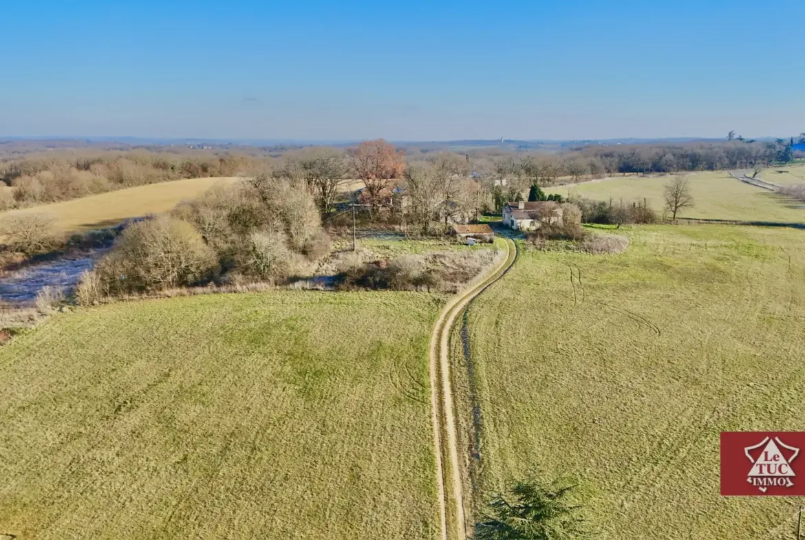 Maison en pierre avec grande dépendance et terrain à Mauroux 