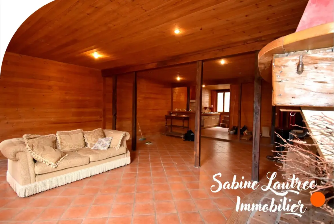Maison de village à Lautrec avec grand potentiel et garage rare en centre-ville 