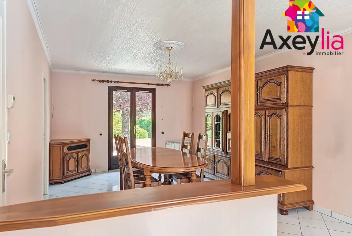 Maison de plain-pied avec terrain à Saint-Denis-de-Cabanne à vendre 