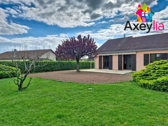 Maison de plain-pied avec terrain à Saint-Denis-de-Cabanne à vendre