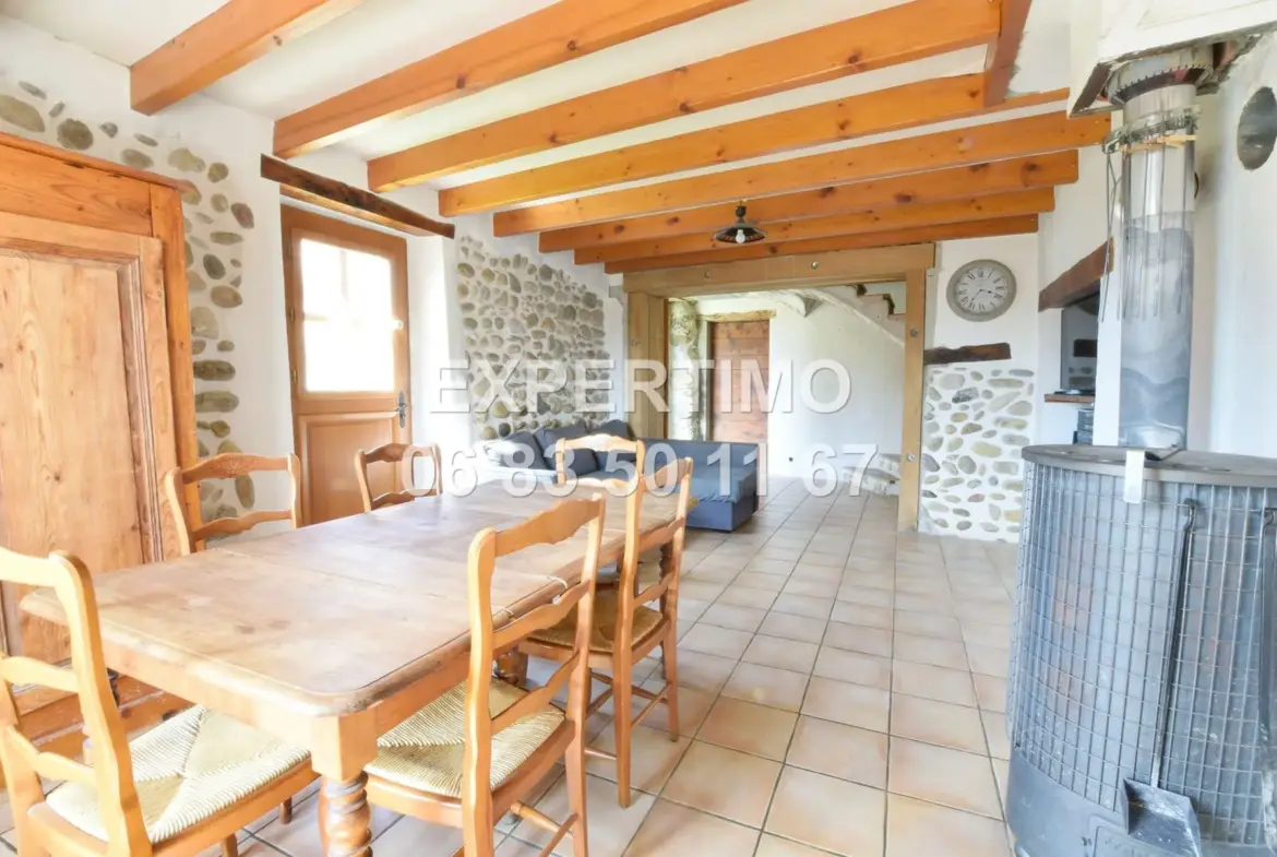 Maison de caractère à Apprieu avec dépendances et potentiel d'aménagement 