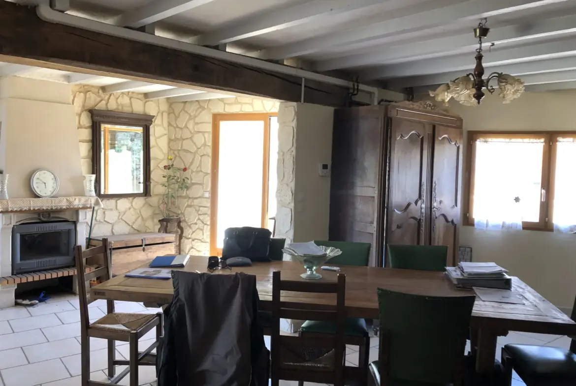 Charmante maison de village avec terrain et amenities modernes en Charente 