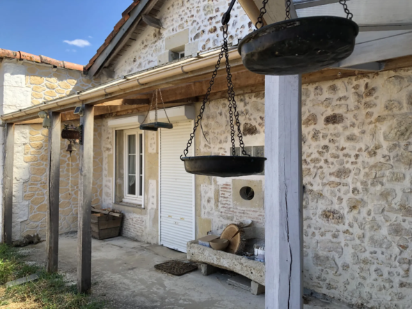 Charmante maison de village avec terrain et amenities modernes en Charente