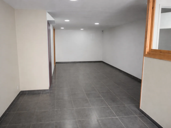 Local commercial de 46 m² à Lunel, emplacement stratégique, à vendre