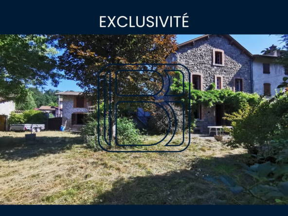 Belle maison en pierre avec terrain arboré proche d'Ambert, garage et dépendance