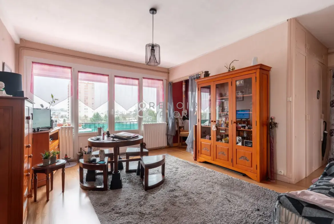 Appartement 2 pièces lumineux avec balcons à Nancy dans secteur Beauregard 