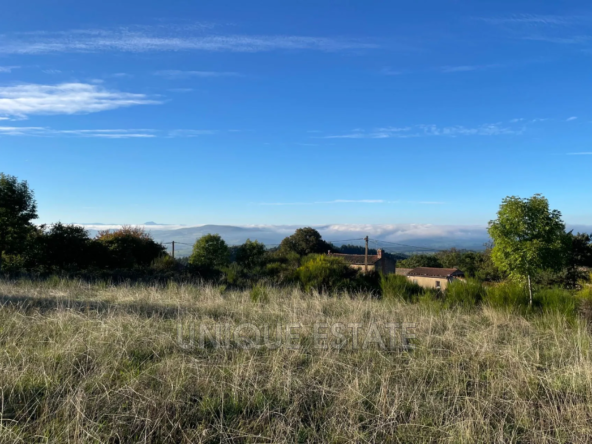 Terrain constructible avec vue sur la chaîne des Puys à Saint-Quentin-sur-Sauxillanges