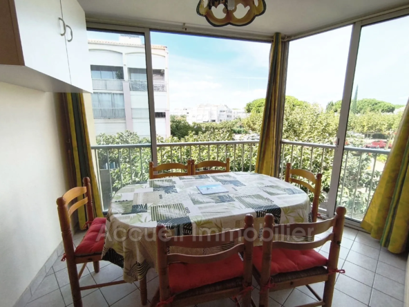 Appartement P2 traversant avec loggia et parking à Le Grau du Roi