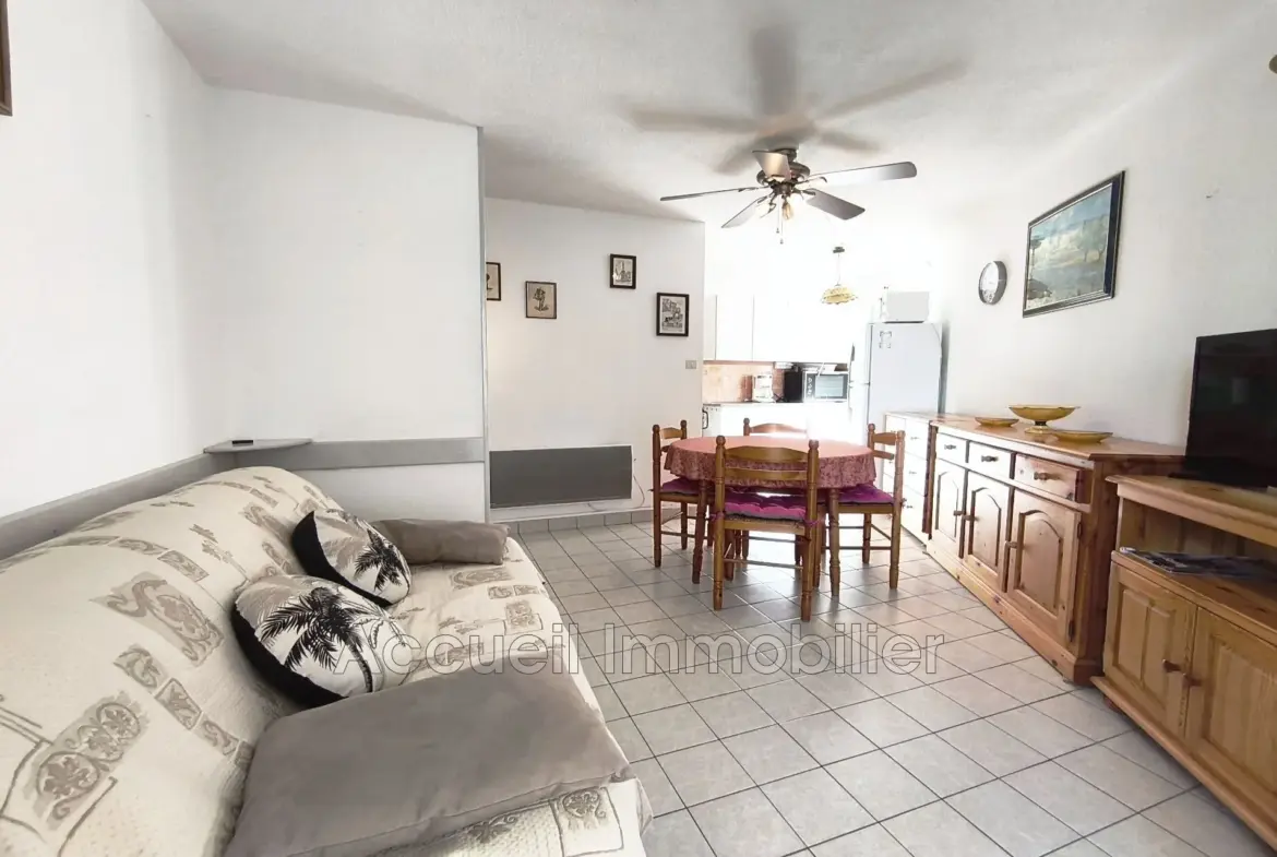 Appartement P2 traversant avec loggia et parking à Le Grau du Roi 