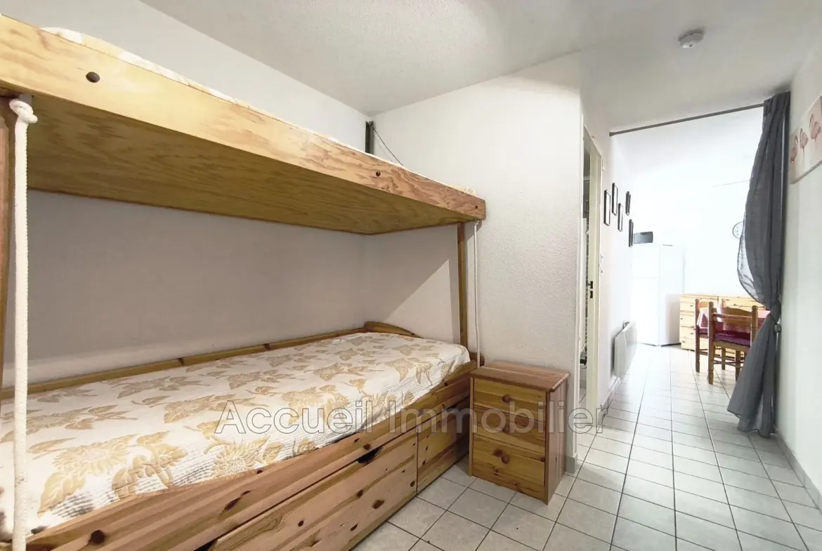 Appartement P2 traversant avec loggia et parking à Le Grau du Roi 