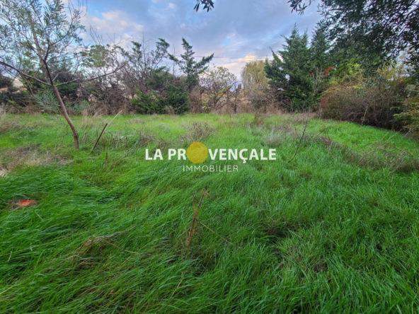Terrain constructible de 426 m² à Pourrières - Projet neuf et économique