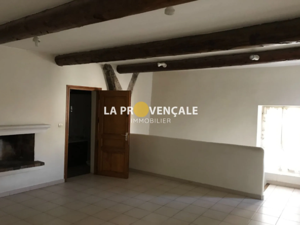 Appartement T2/T3 à vendre à Trets, centre-ville, loué, parfait pour investisseur