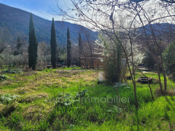 Terrain constructible à Nyons de 1308 m² proche du centre-ville