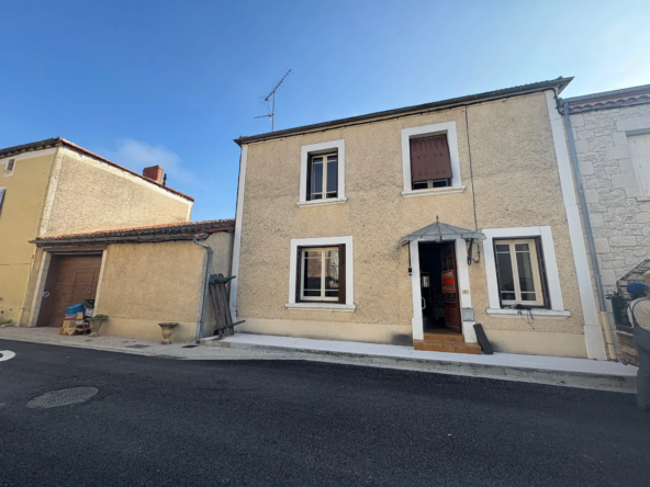 Maison de village avec dépendances et terrain à Bourlens