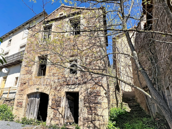 Maison de village en pierres à rénover à Saint-Affrique avec potentiel exceptionnel