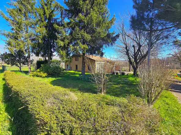 Maison de plain-pied en pierre avec grand jardin et 3 chambres à Fumel