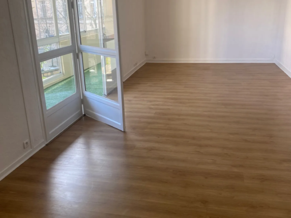 Appartement rénové de 90 m² au centre de Chaumont avec loggia