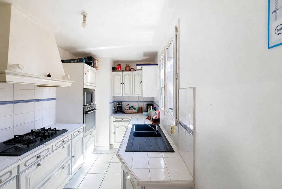 Villa de 84m² avec piscine, 3 chambres et garage à Gallargues-le-Montueux 