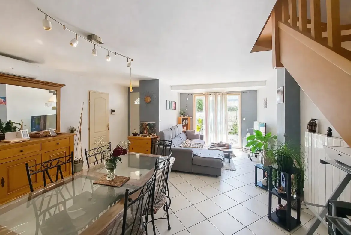 Villa de 84m² avec piscine, 3 chambres et garage à Gallargues-le-Montueux 
